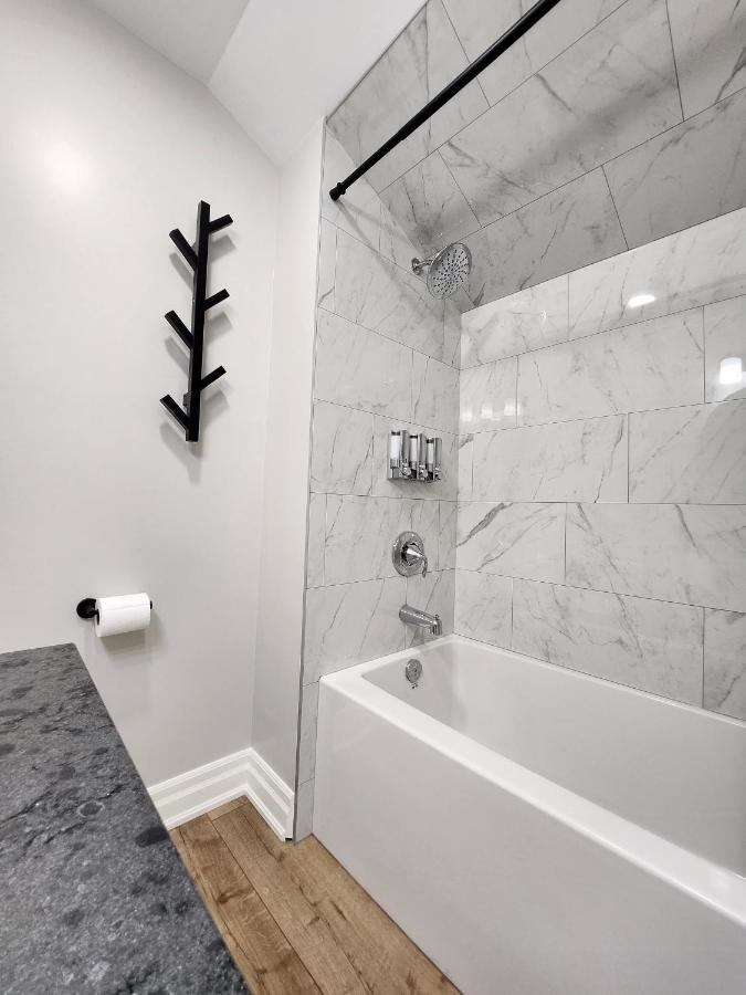 The Cozy Cove Modern King-Bedroom Full Apartment Saint Catharines Экстерьер фото